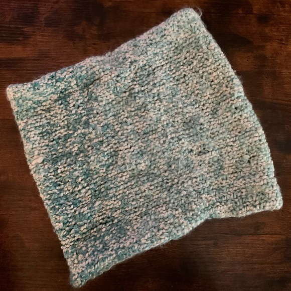 Handmade infinite scarf - short style/cowl - Picture 1 of 2